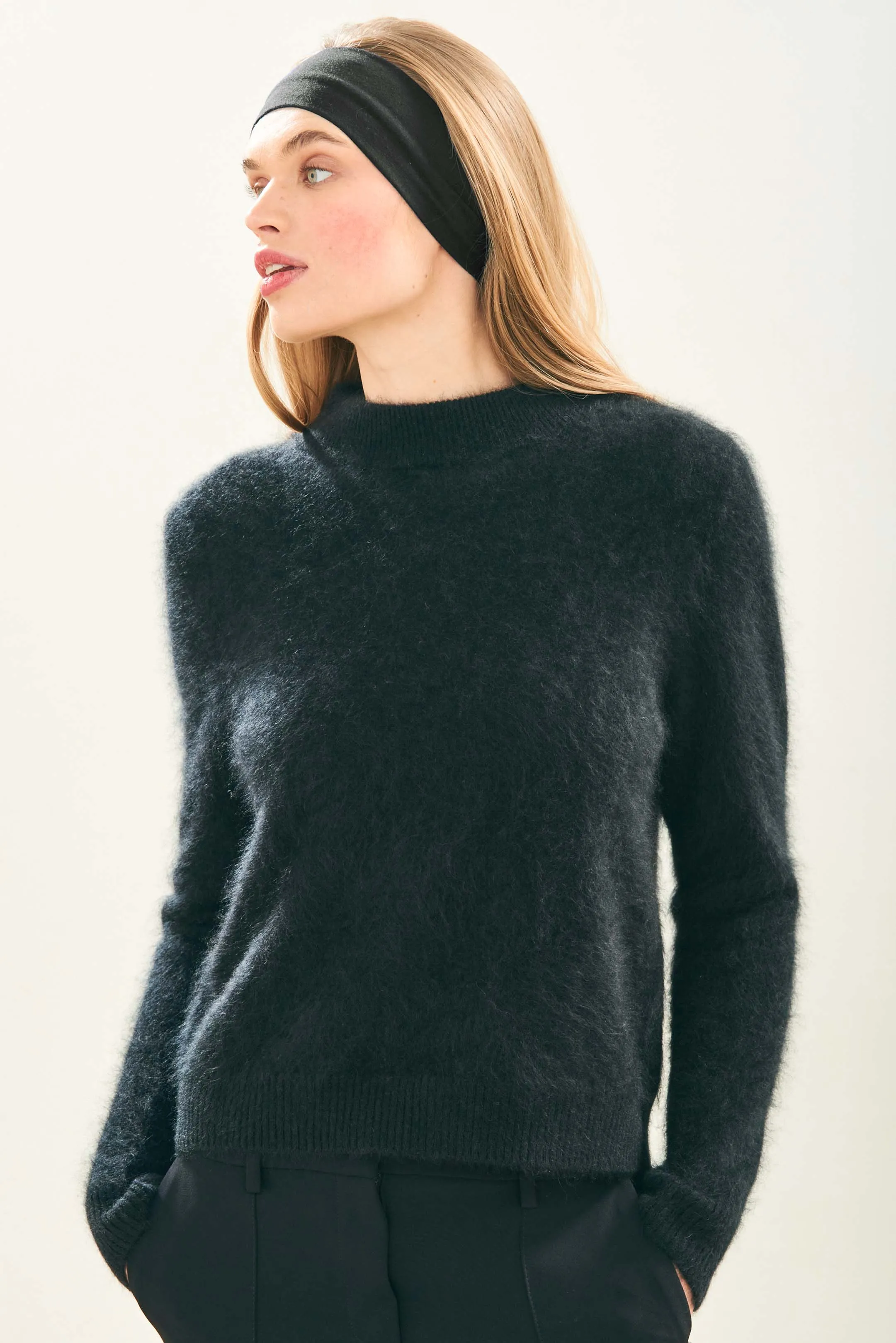 Cashmere Brushed Turtle in Black