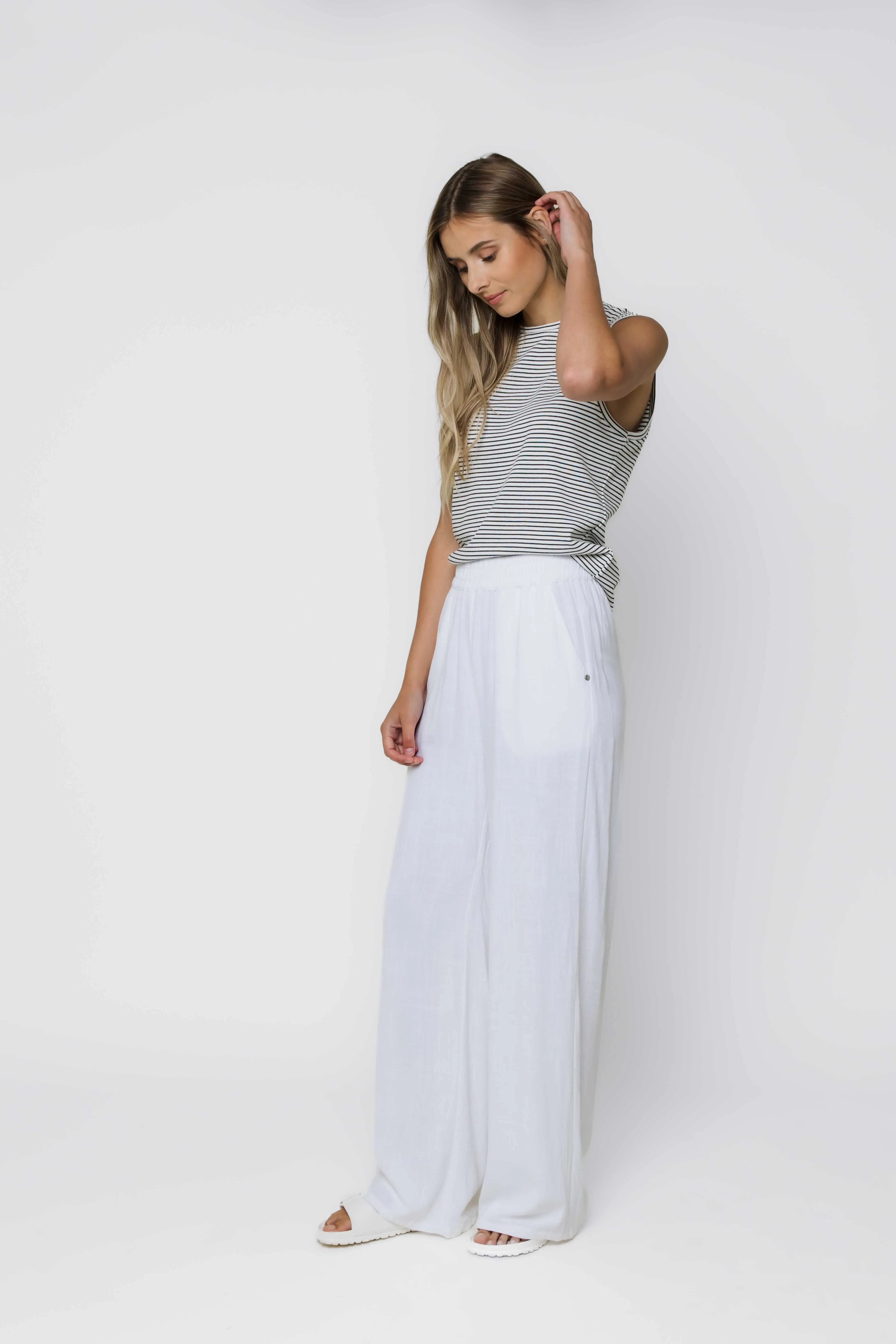 Elly-Wide Leg Pull On Pant