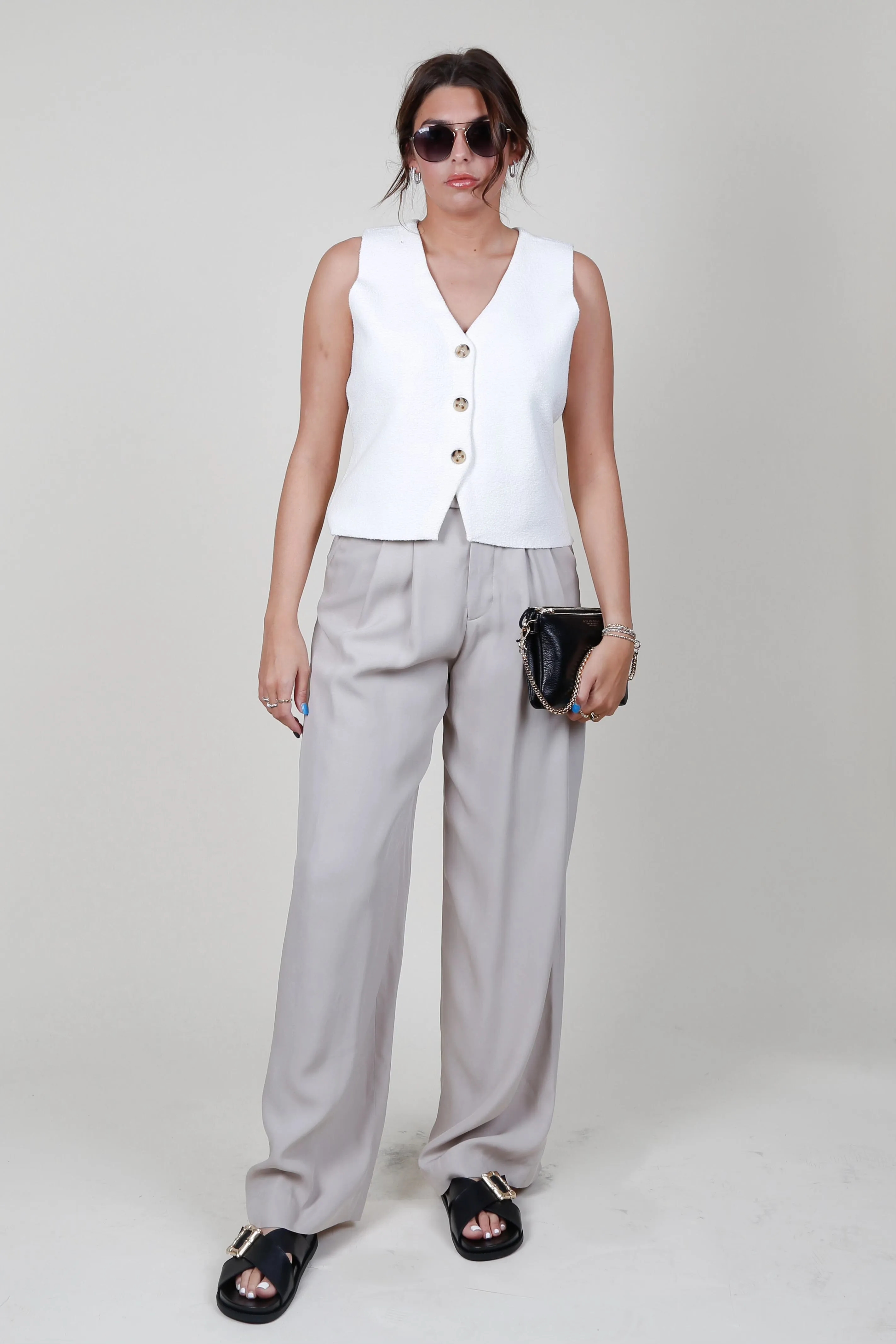 FRAME | Pleated Mid Rise Trouser - Light Beige