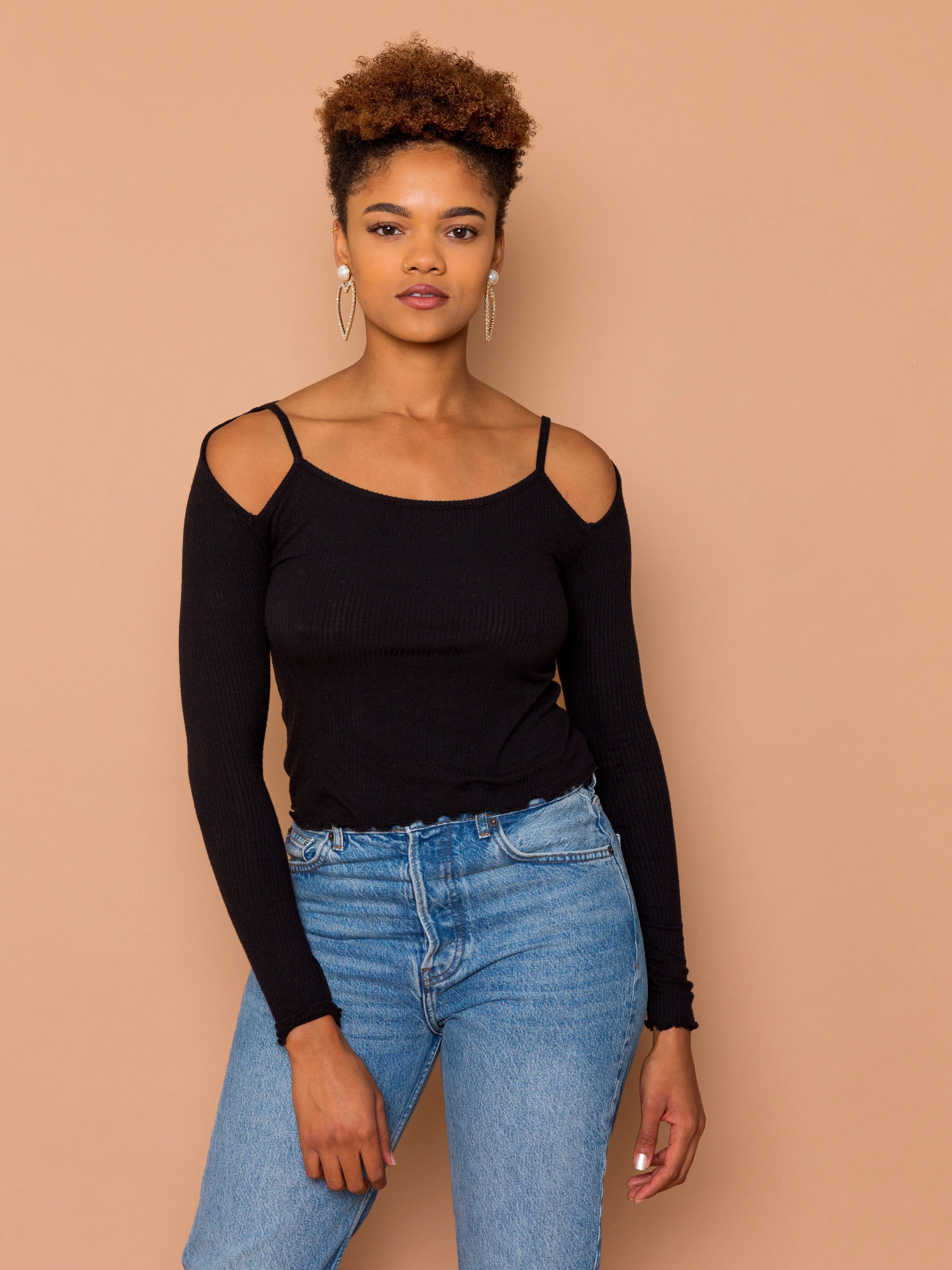 THE SHOULDER PEEK TOP - Black