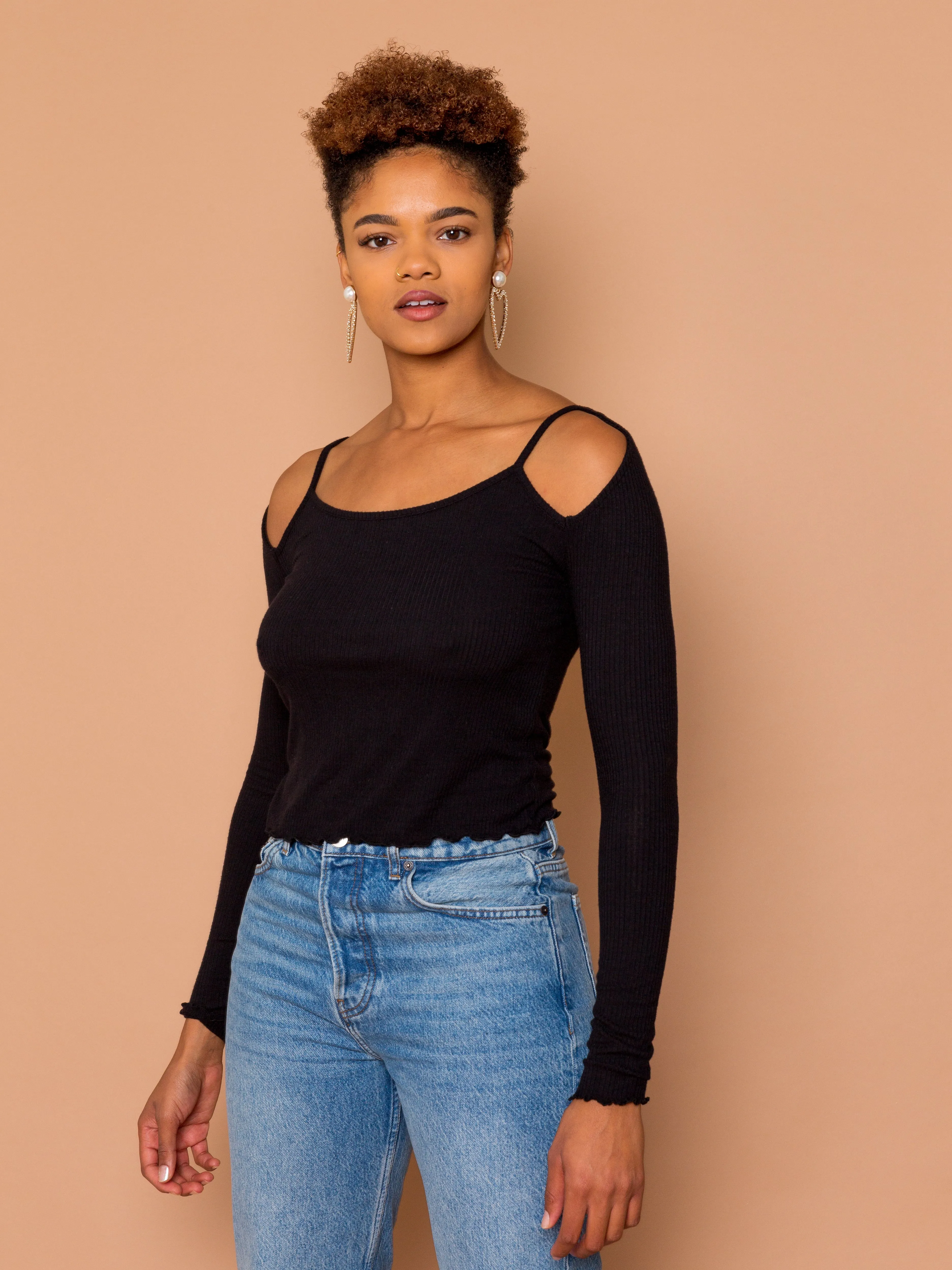 THE SHOULDER PEEK TOP - Black