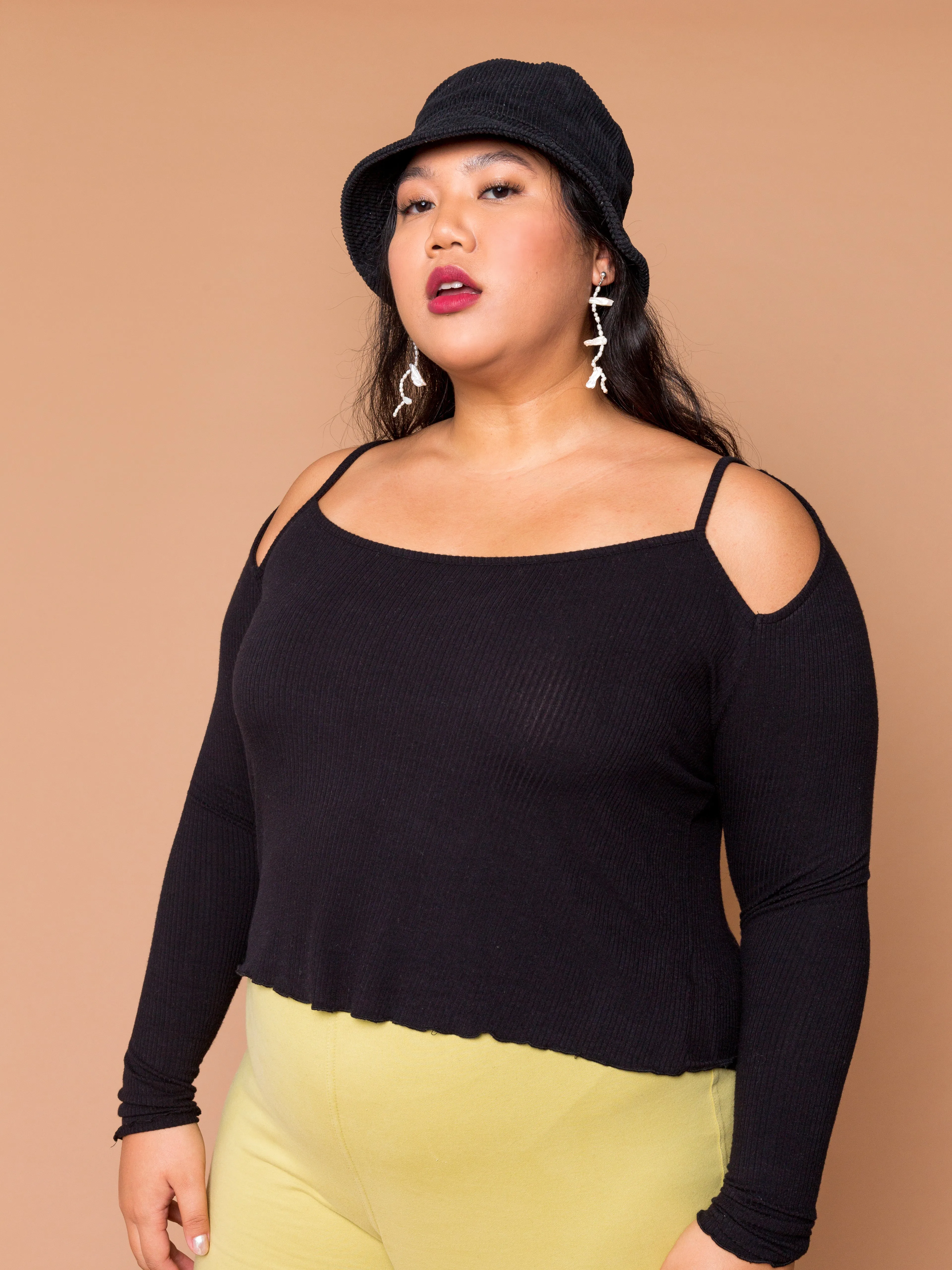 THE SHOULDER PEEK TOP - Black